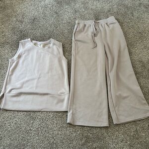 Anrabess 2pc sleeveless, wide leg outfit. Size M, light khaki. Never worn